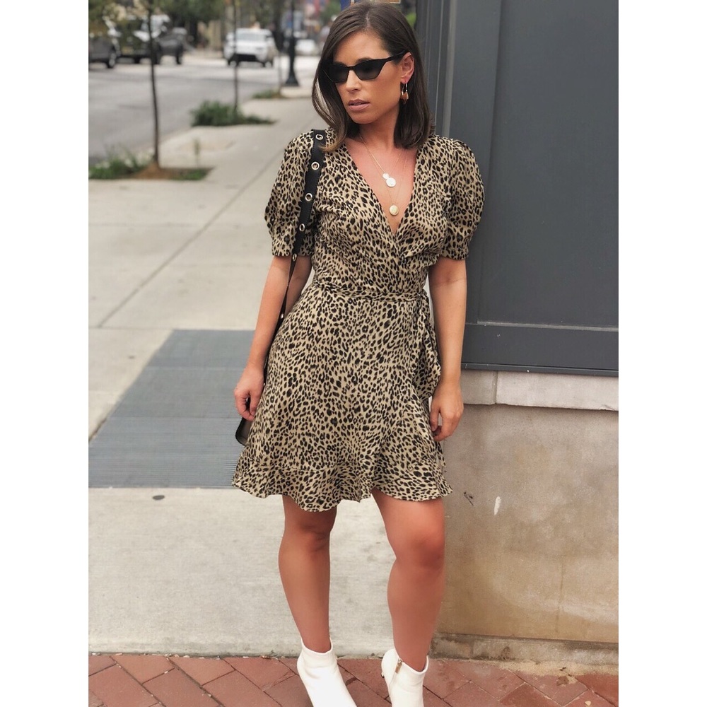 Last 1✨Tali Leopard Print Puff Shoulder Wrap Dress - Picture 2 of 8